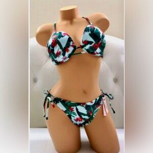 NWT Victoria's Secret Tropical Floral Underwire Bikini Top